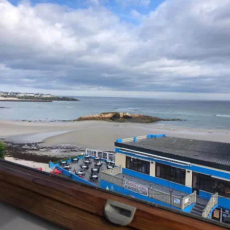 Con Hermosas Vistas A La Playa Del Altar